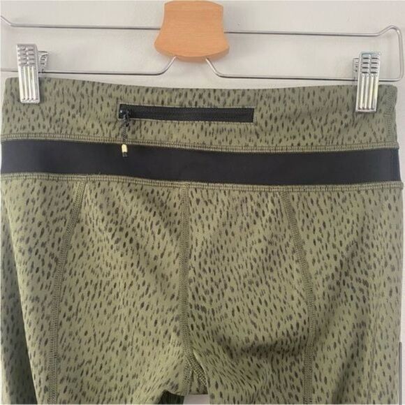 Lululemon Inspire Crop II Leggings Luxtreme in Dottie Dash Fatigue Green Black 4 - Picture 11 of 11